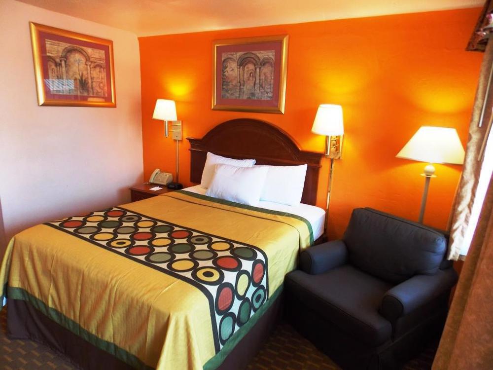 Americas Best Value Inn Eugene Room photo